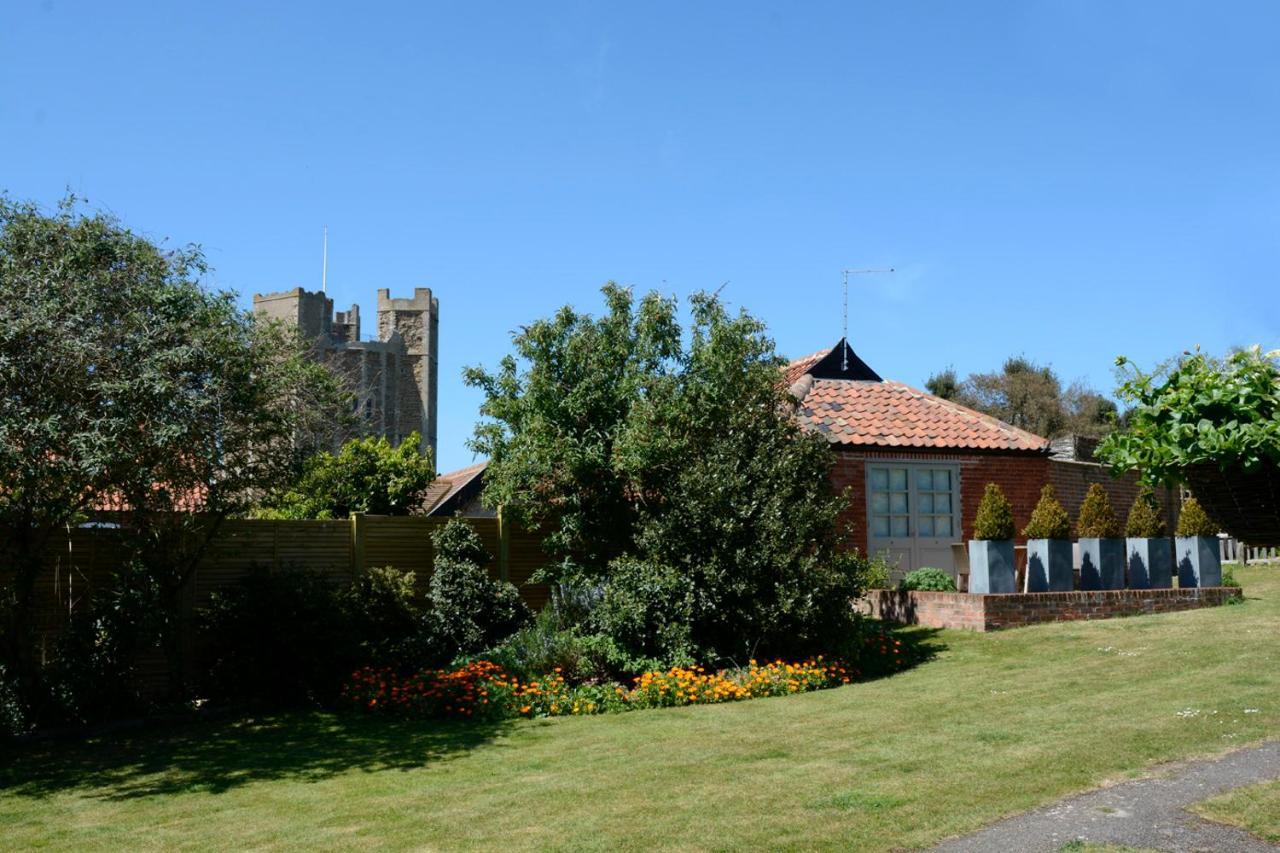 Crown And Castle Hotel Orford Bagian luar foto